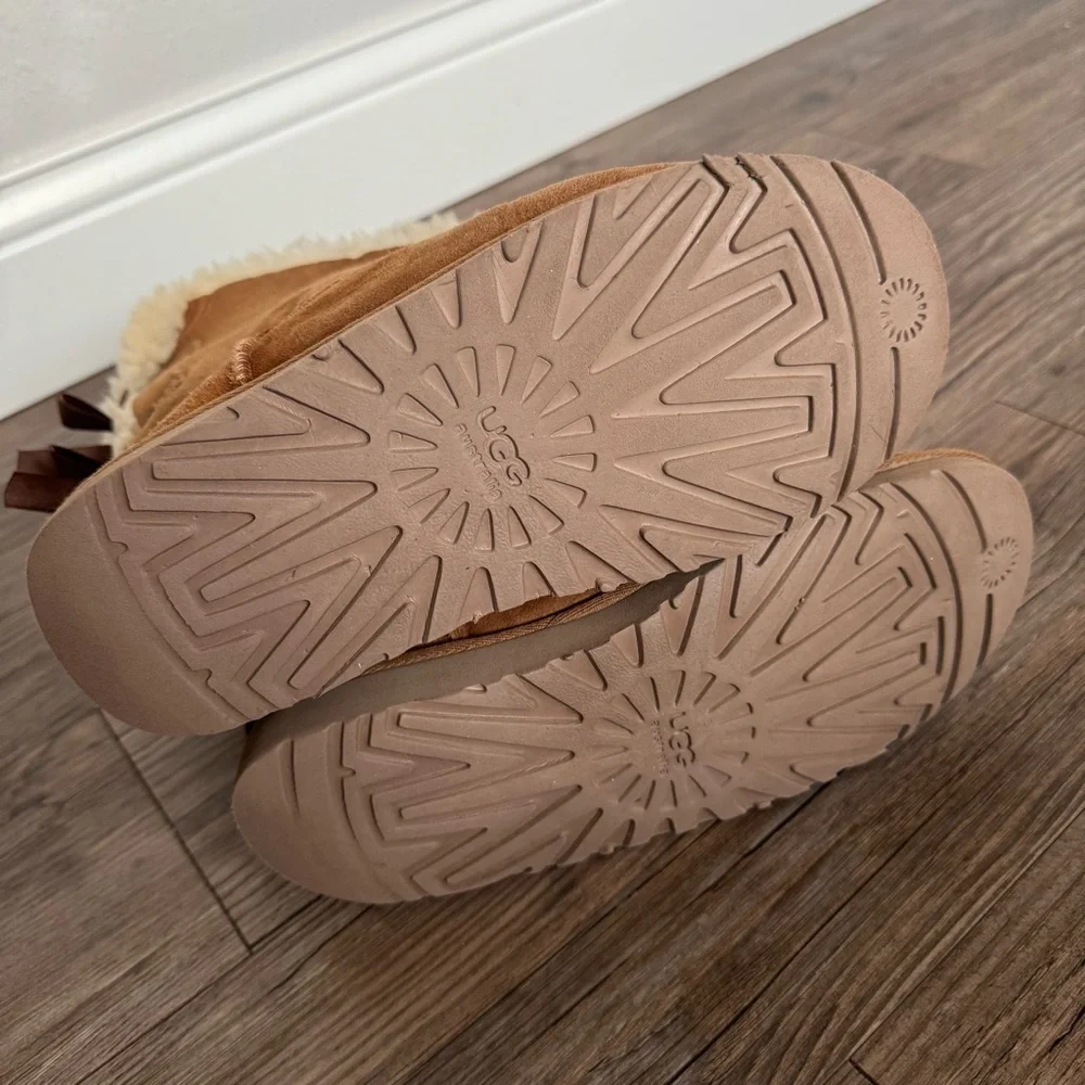 UGG Bailey Bow II Boots Chestnut Size 6